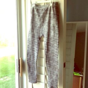 Under Control Maternity leggings. Grey and black.